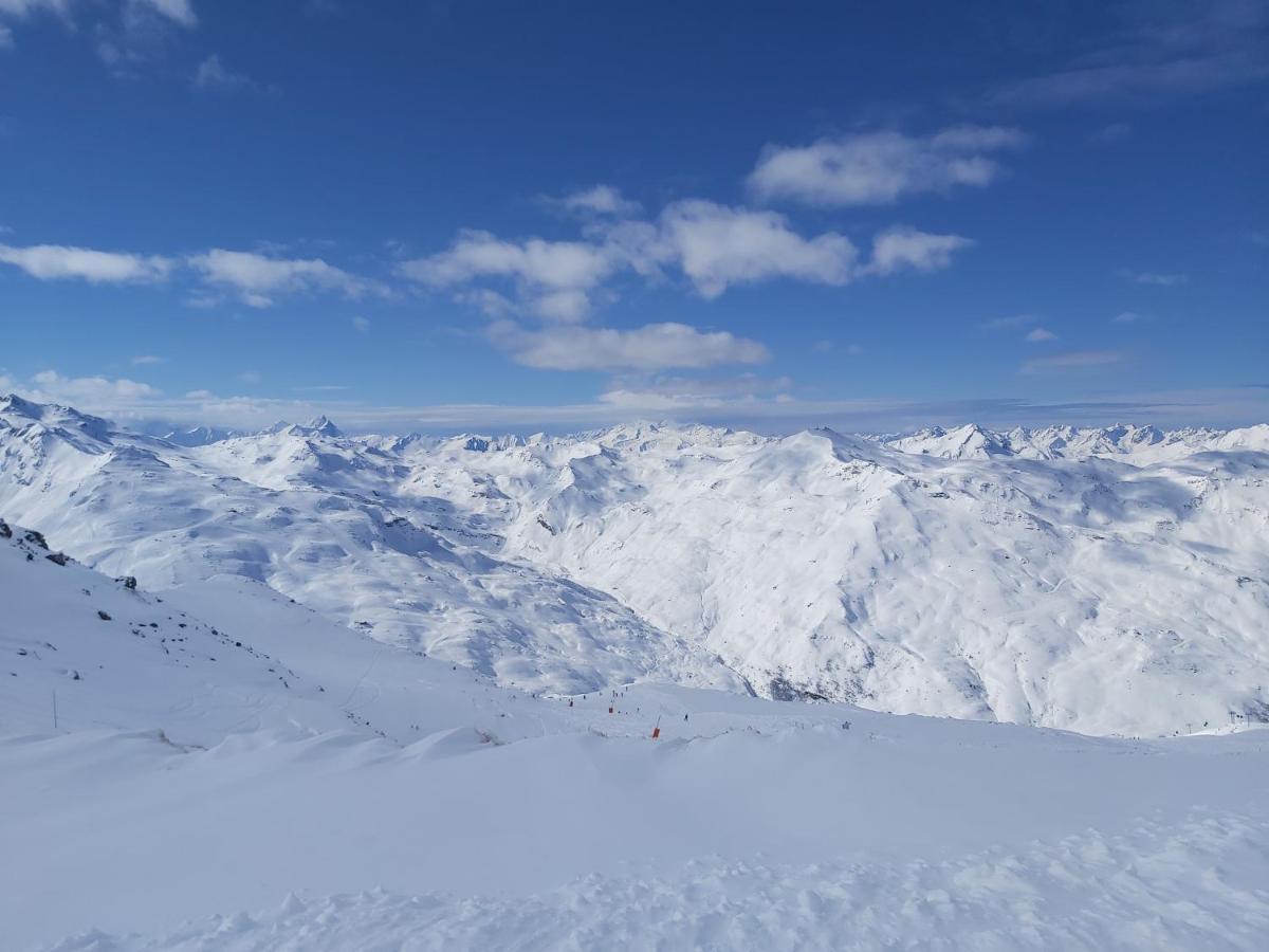 Vue Sur La Montagne, Au Pied Des Pistes 411