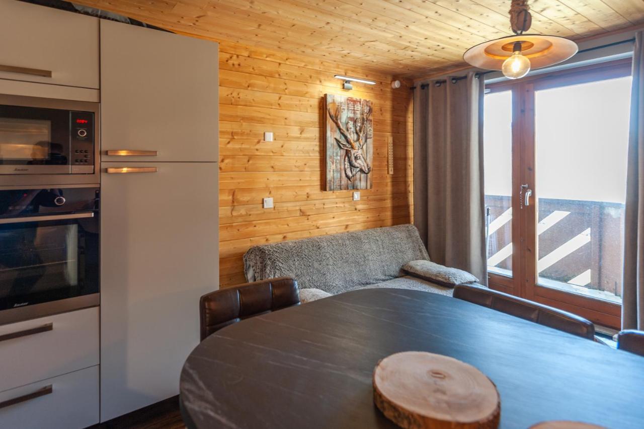Vue Sur La Montagne, Au Pied Des Pistes 411