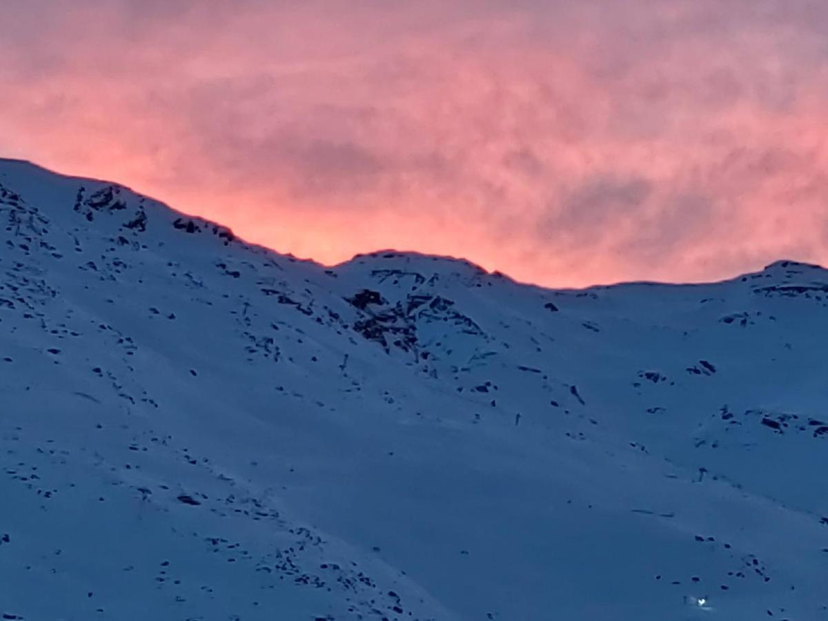 Vue Sur La Montagne, Au Pied Des Pistes 411